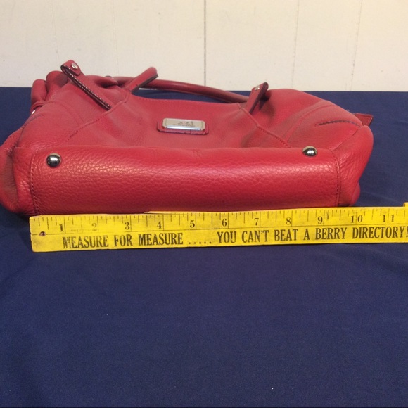 Leather Isaac Mizrahi Red Shoulder Bag - Picture 9 of 14